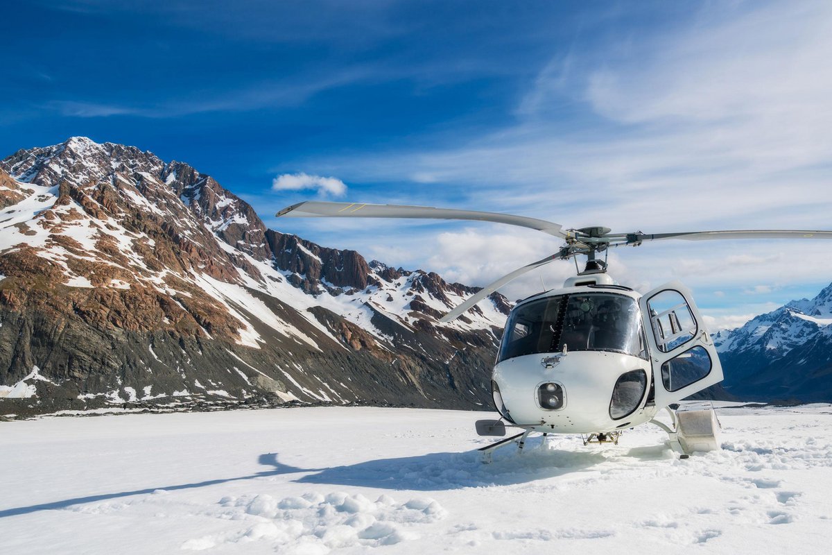 helicopter-landing-snow-mountain.jpg