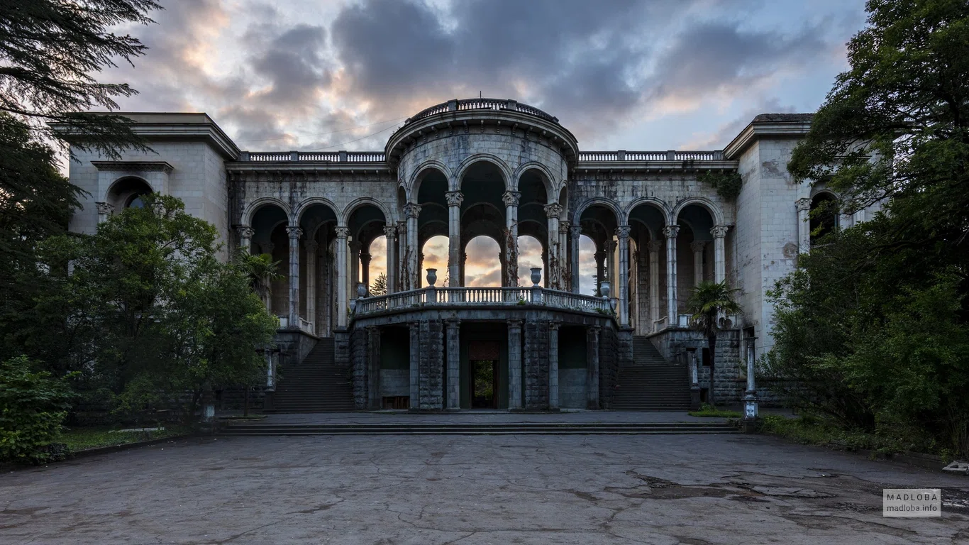 Sanatorium of the Centrosoyuz "Medea" (abandoned)