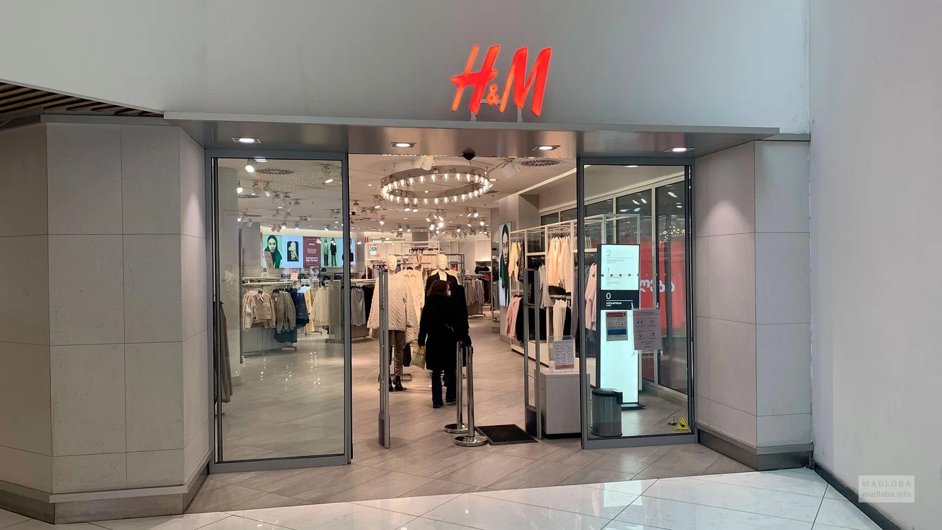 Вход в магазин H&M