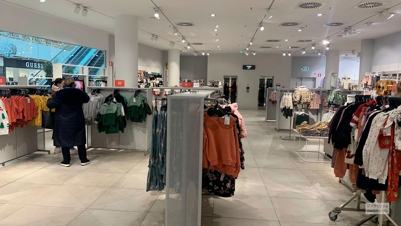 Clothing store H&M товары для детей