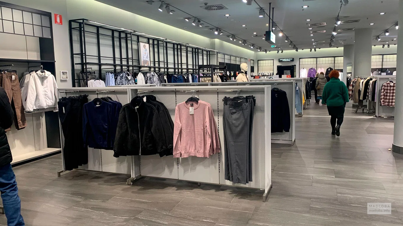 Clothing store H&M торговый зал