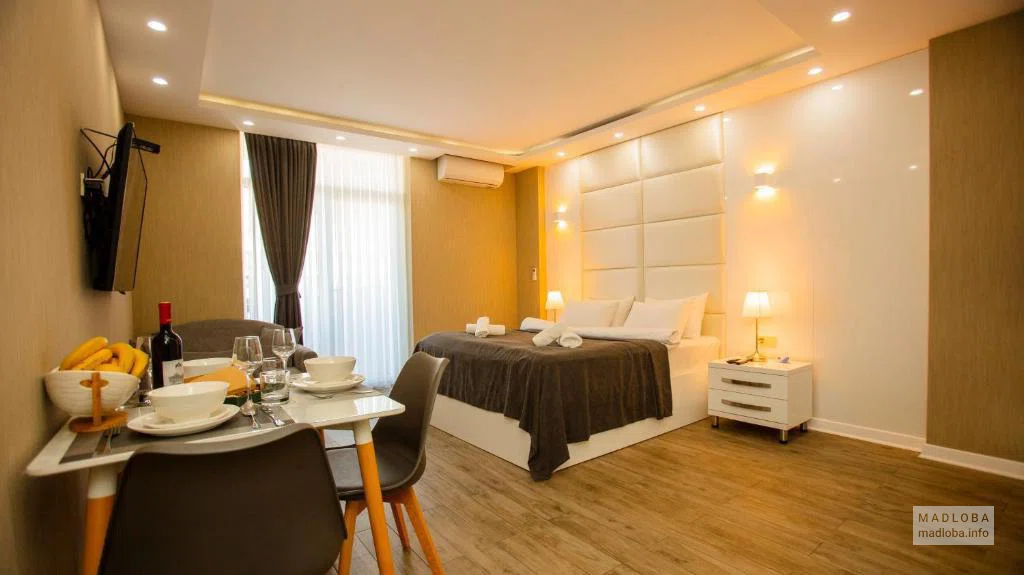 სასტუმროს Holiday Check Inn Batumi ოთახის ინტერიერი