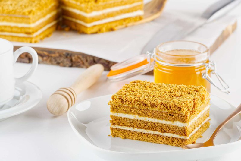 homemade-honey-cake-honey.jpg