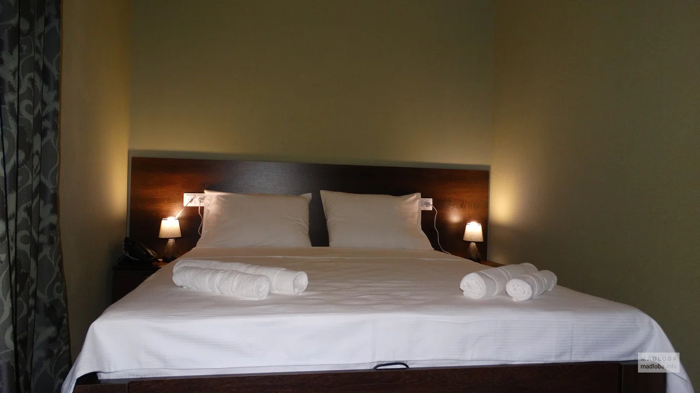 Кровать в номере Hotel Boutique Iveria в Грузии