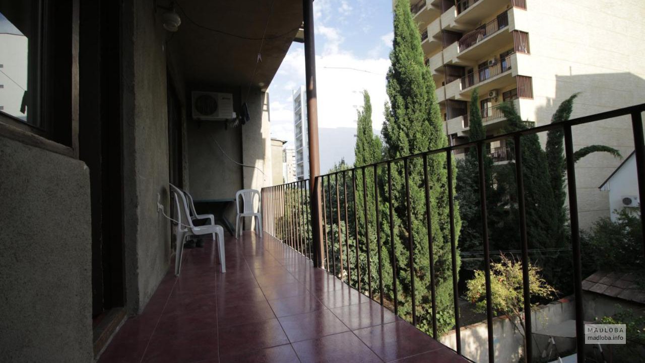 Балкон в номере отеля Бу в Тбилиси