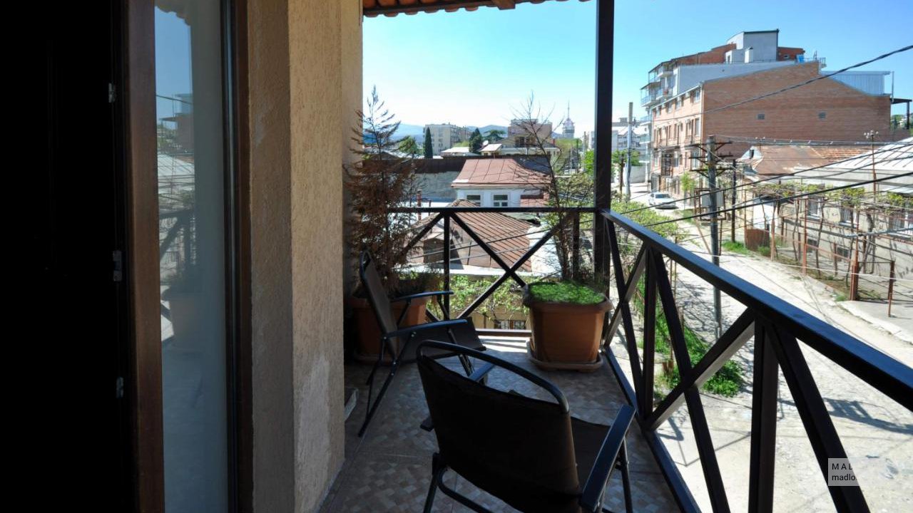 Стулья на балконе отеля Марсель Тбилиси
