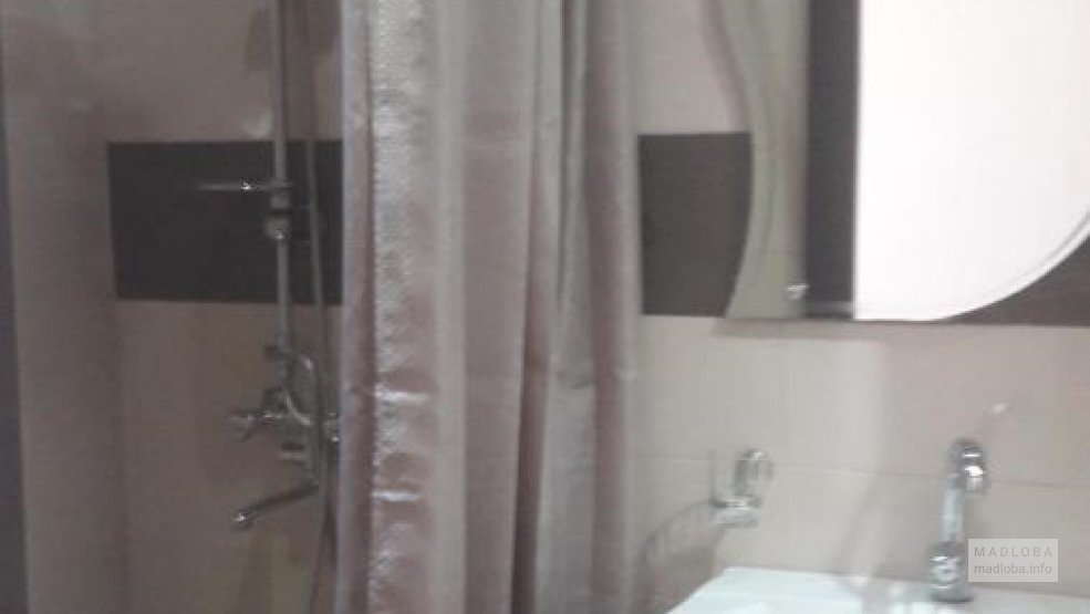 Ванная комната в отеле ММГ