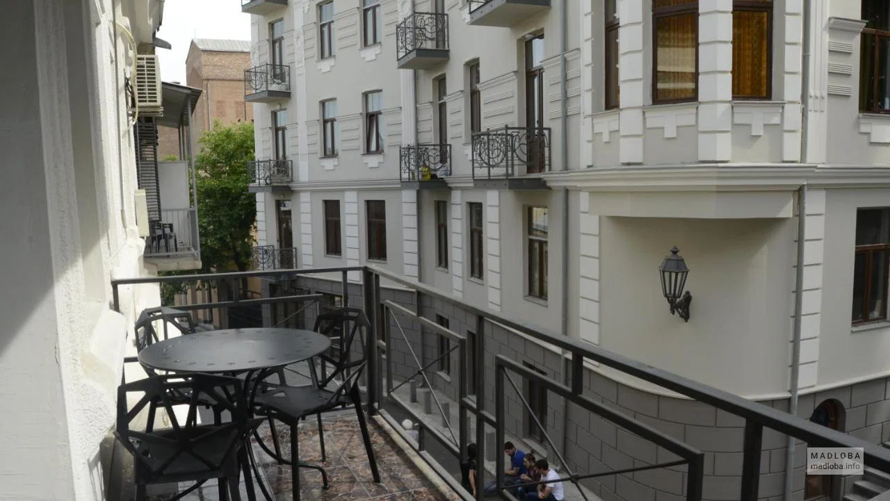 Вид с балкона Hotel Opera