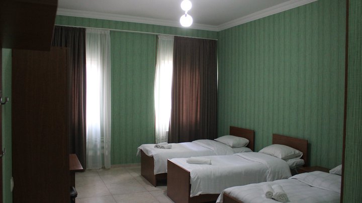 HOTEL 2005