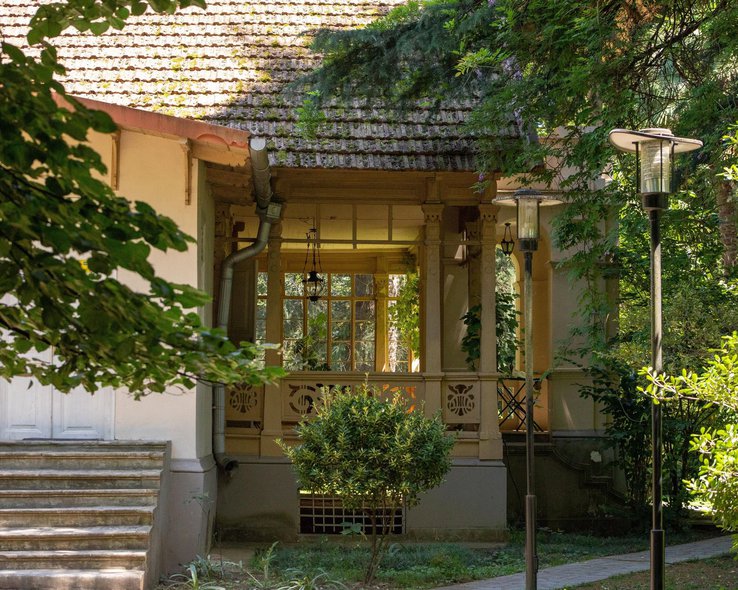 Вид на террасу дома Нико Николадзе в Грузии