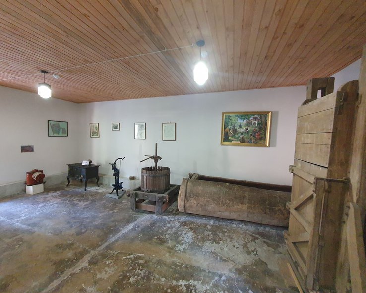 Экспозиционный зал музея Нико Николадзе в Грузии