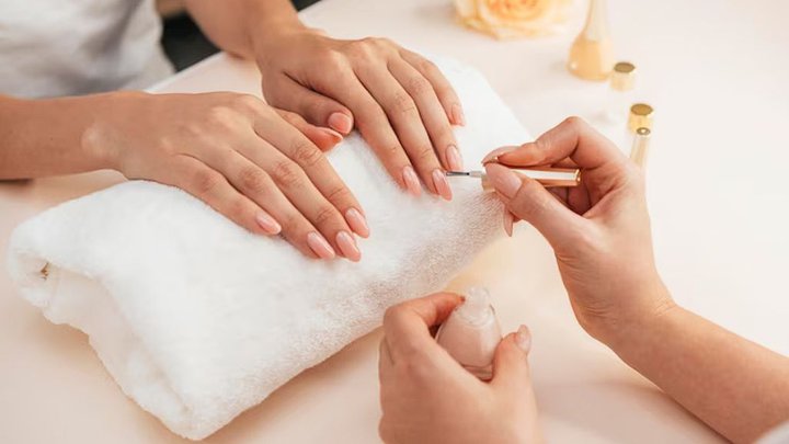 How to properly perform the home procedure of correction of gel nail extensions