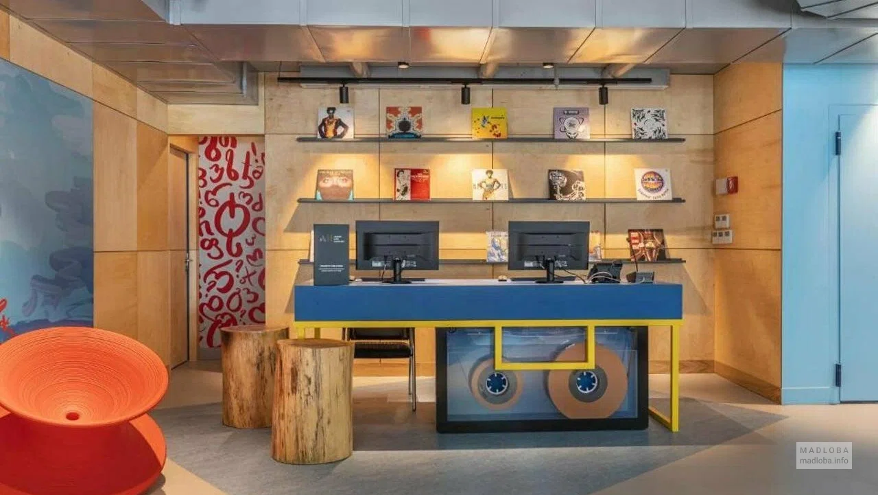 ресепшен в отеле ibis Budget Tbilisi Center