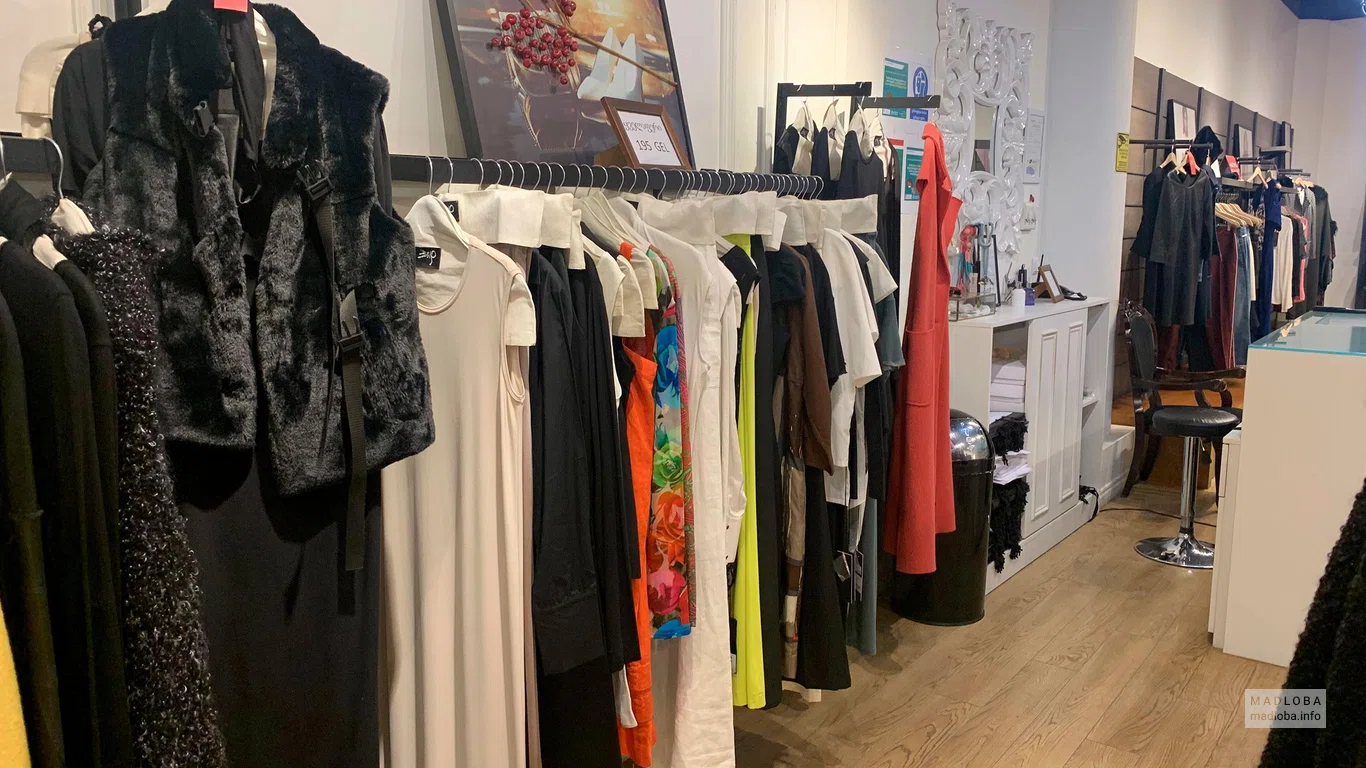 Женская одежда в магазине ИККС Тбилиси