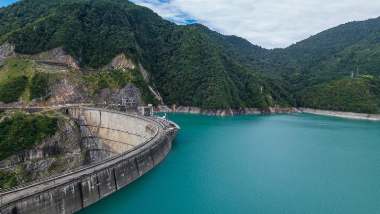 Крупнейшая электростанция Грузии заработала после обновления