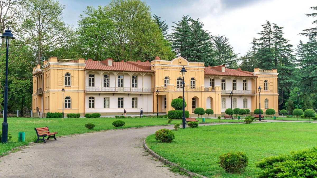 istoriko-arkhitekturnyy-muzey-Dadiani
