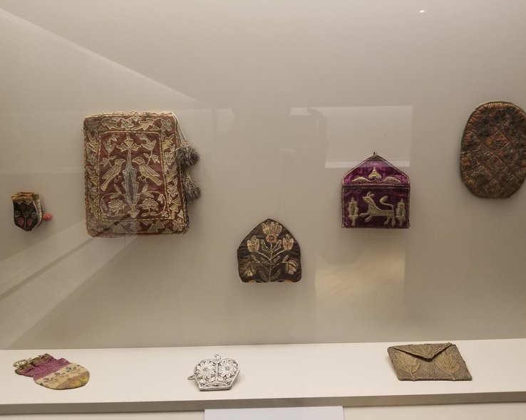 Старинные кошельки в историко-этнографическом музее Гори