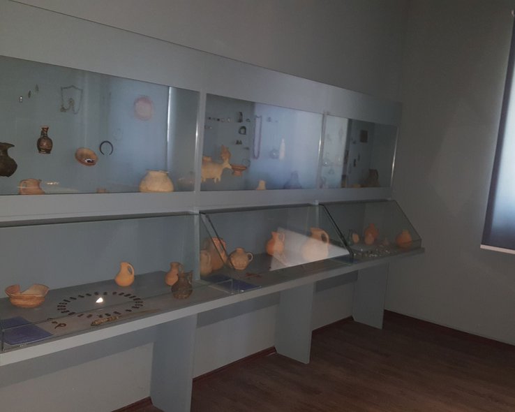 Выставочная витрина исторического музея в Гори