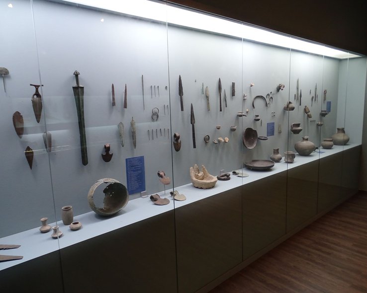 Древнее оружие и предметы быта в музее Гори