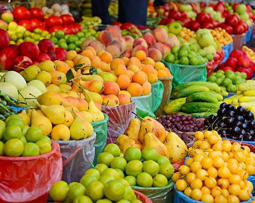 изобилие фруктов на рынке.jpg