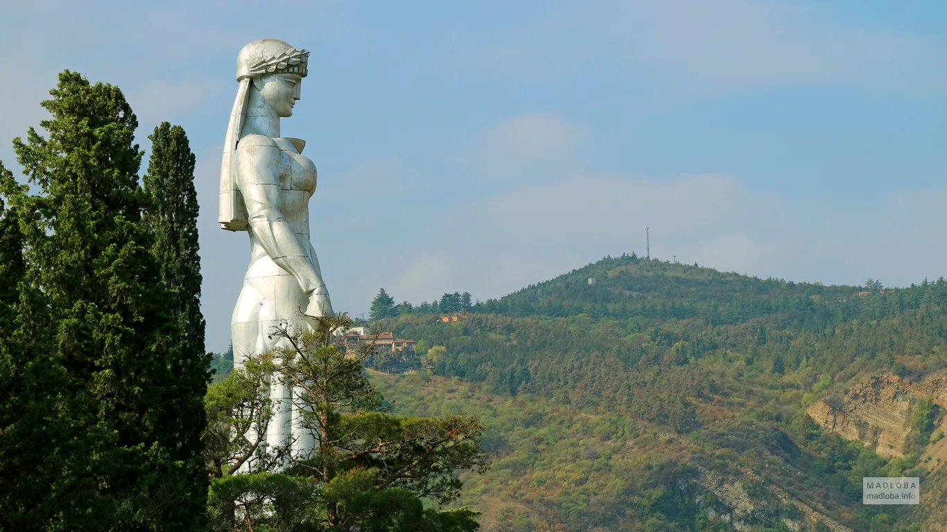 Исторические монументы в Тбилиси