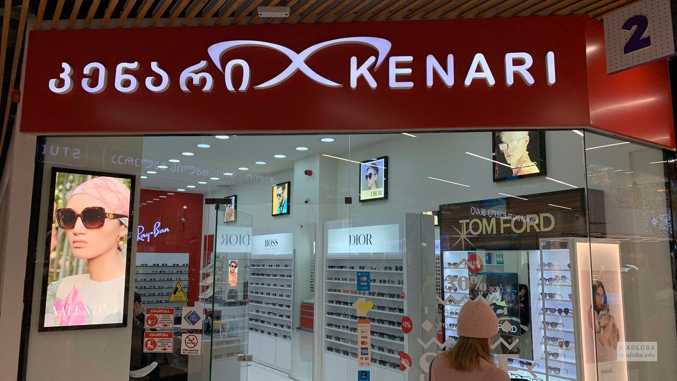 Вход в магазин оптики Кенари в Грузии