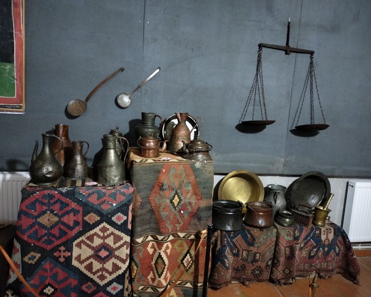 Посуда и предметы быта в краеведческом музее в Хашури