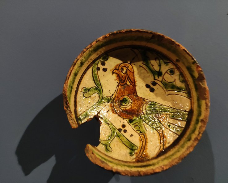 Глиняная тарелка в музее Болниси