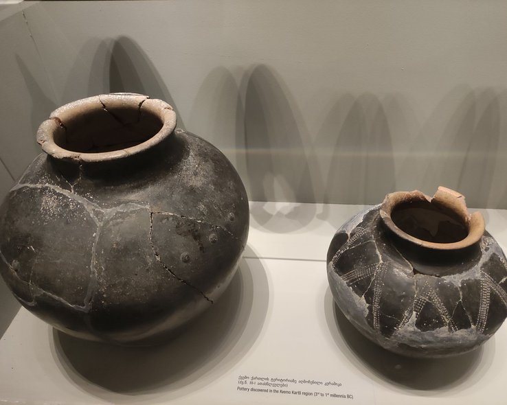 Глиняная посуда в краеведческом музее Болниси