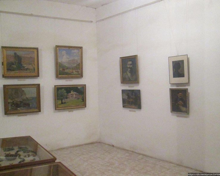 Картинная галерея  краеведческого музея в Они