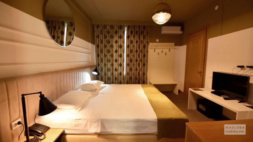 Кровать в KS Hotel в Тбилиси