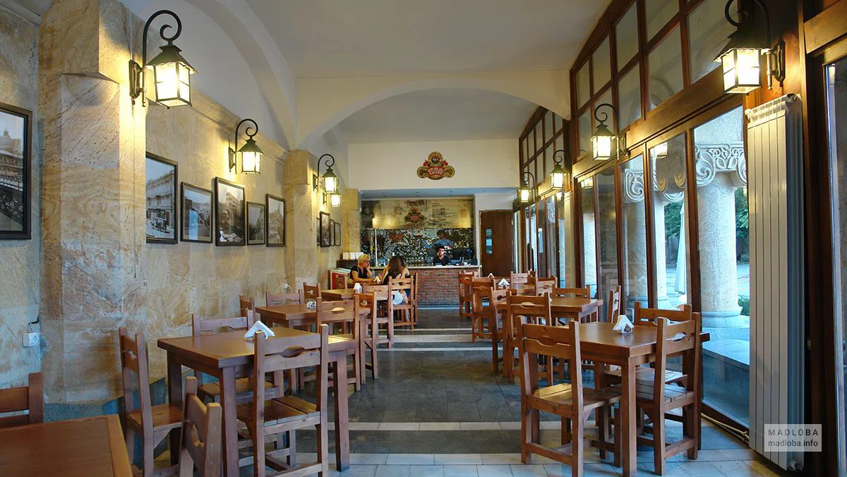Столики в ресторане Лагидзе Уотер в Грузии