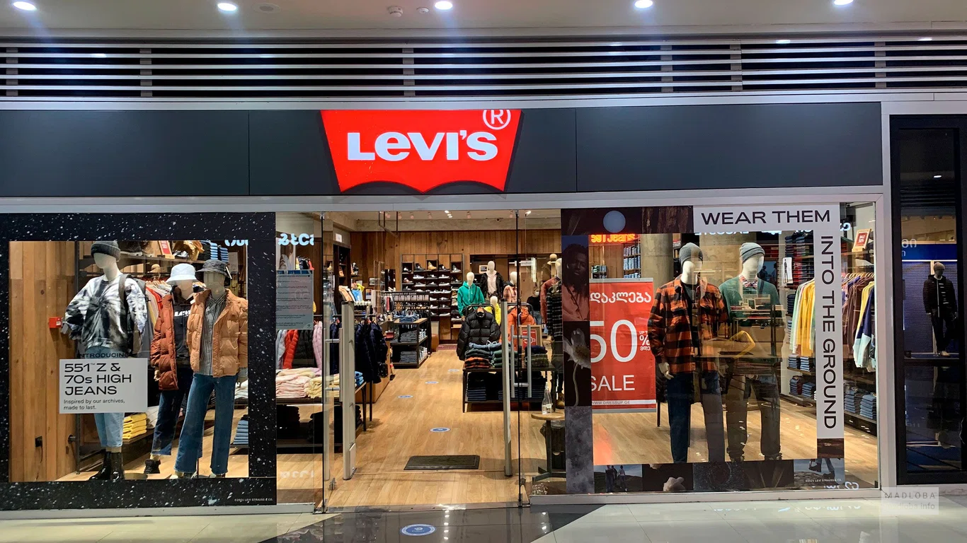Вход в магазин одежды Левайс
