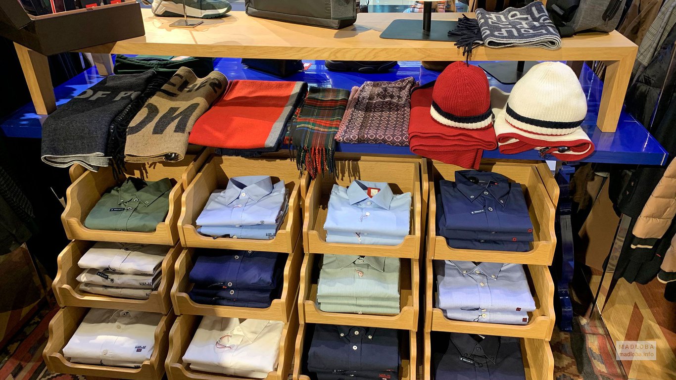 Рубашки, шарфы, шапки в магазине Лион Поршес Джорджия
