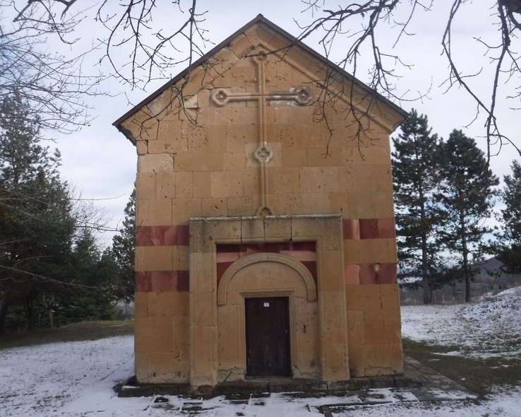 Вход в церковь в музее Орбелиани в Грузии