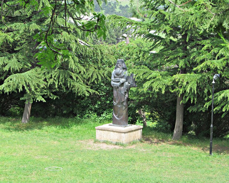 Памятник Орбелиани в музее Тандзии