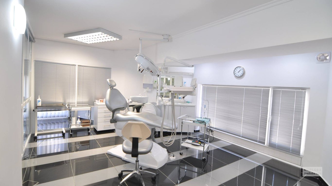 Correction of teeth with plates in "Maria Chelidze dental center" in