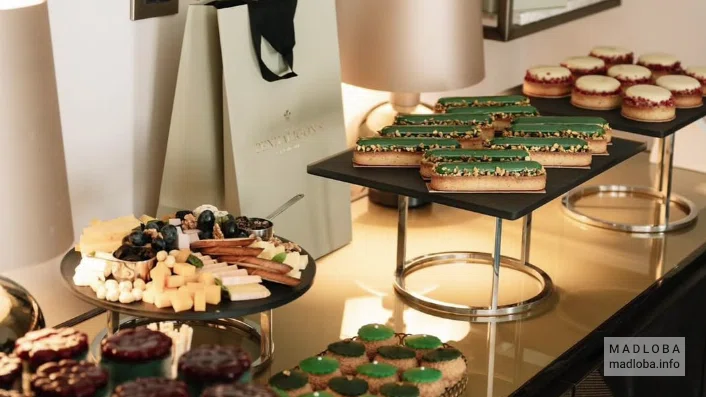 Магазин по продаже десертов Patisserie in old Tbilisi