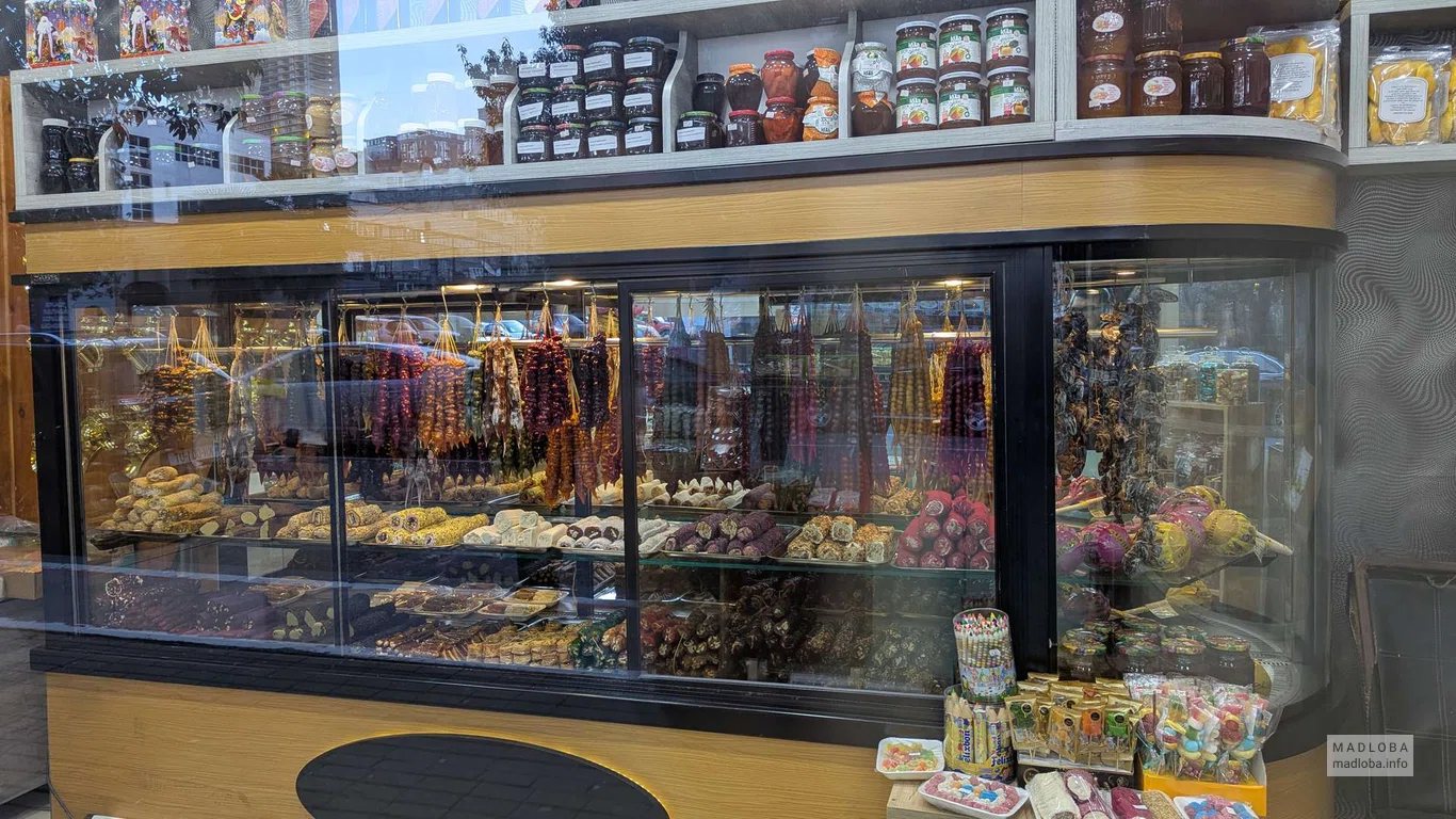 магазин чурчхелы на ул. Грибоедова витрина с грузинскими сладостями