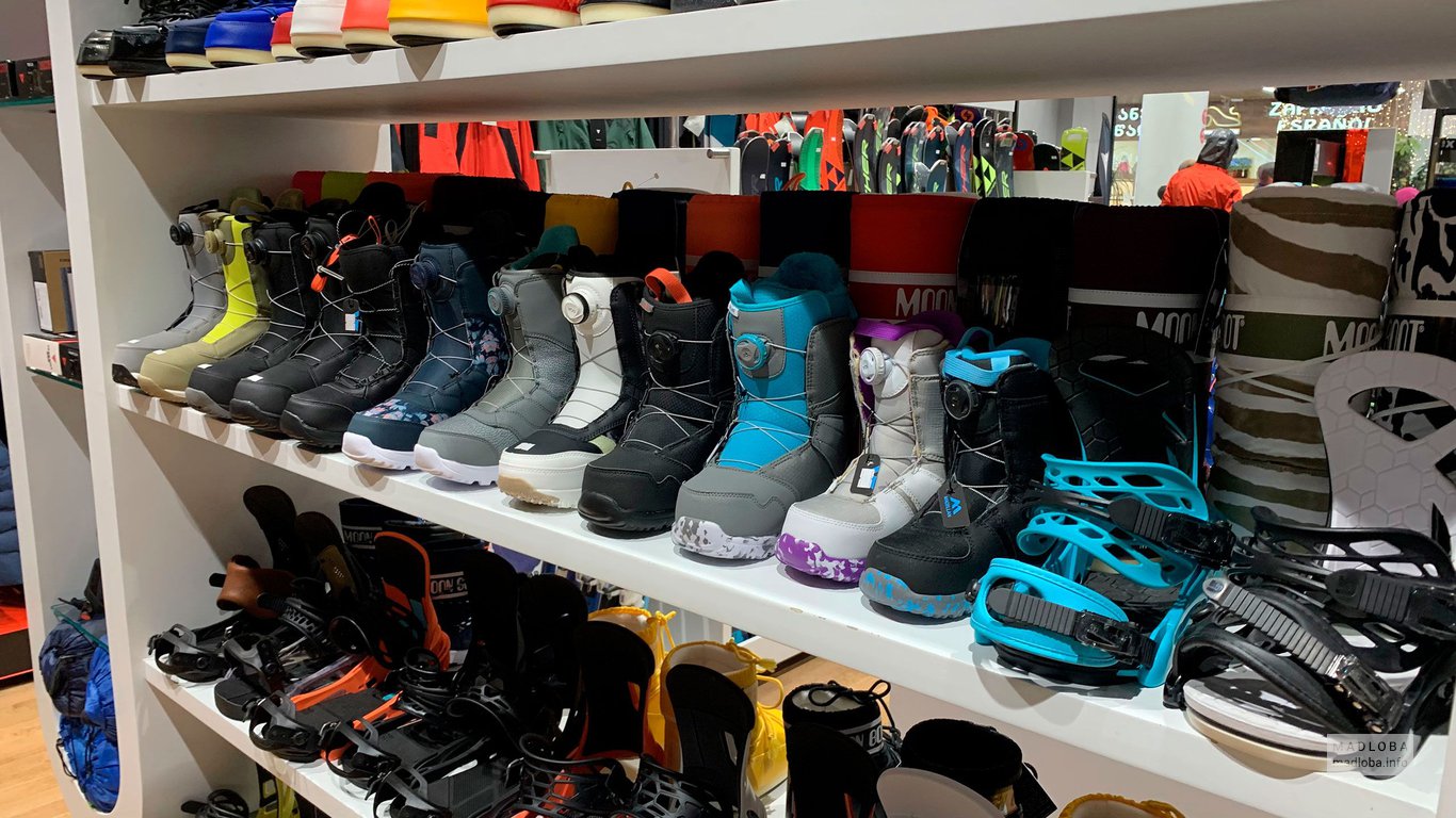 Ассортимент обуви для сноуборда в магазине Магеллан
