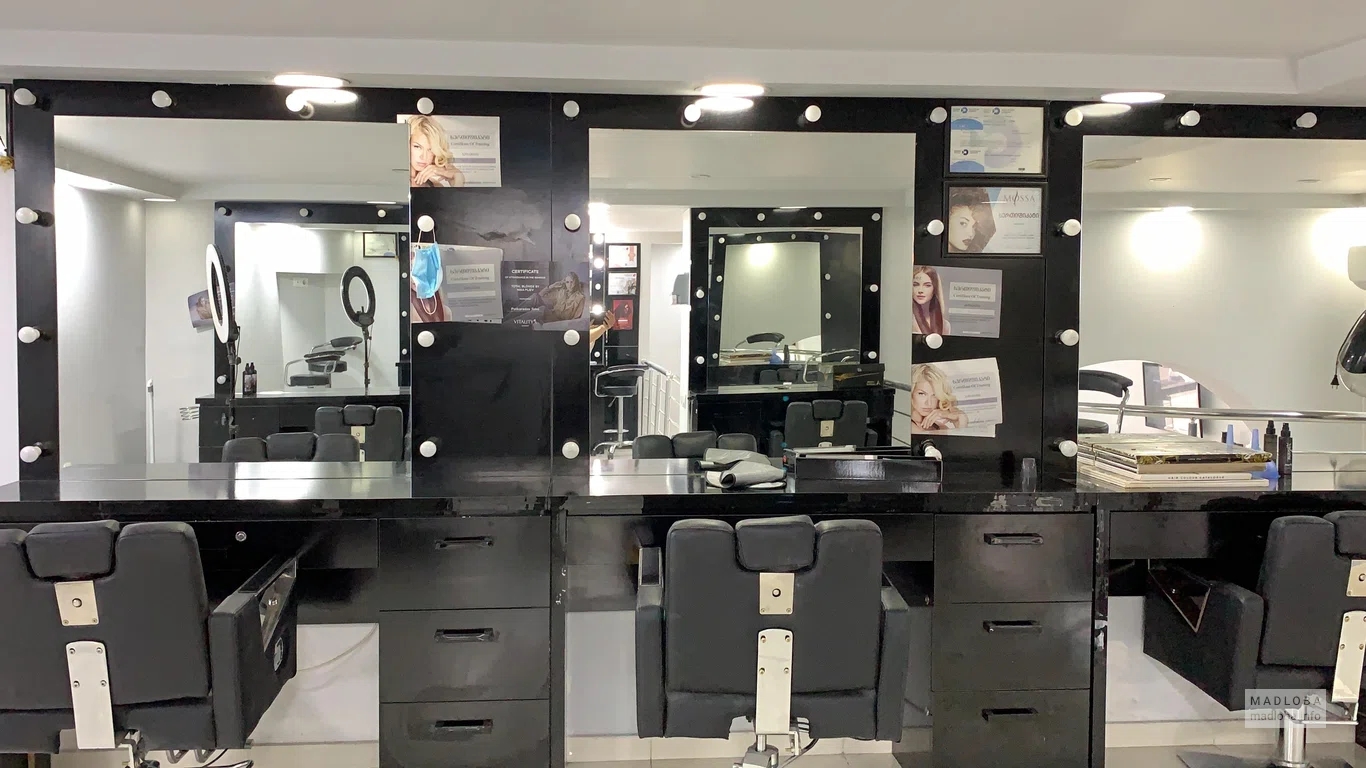 Зеркало в Magia Beauty Salon