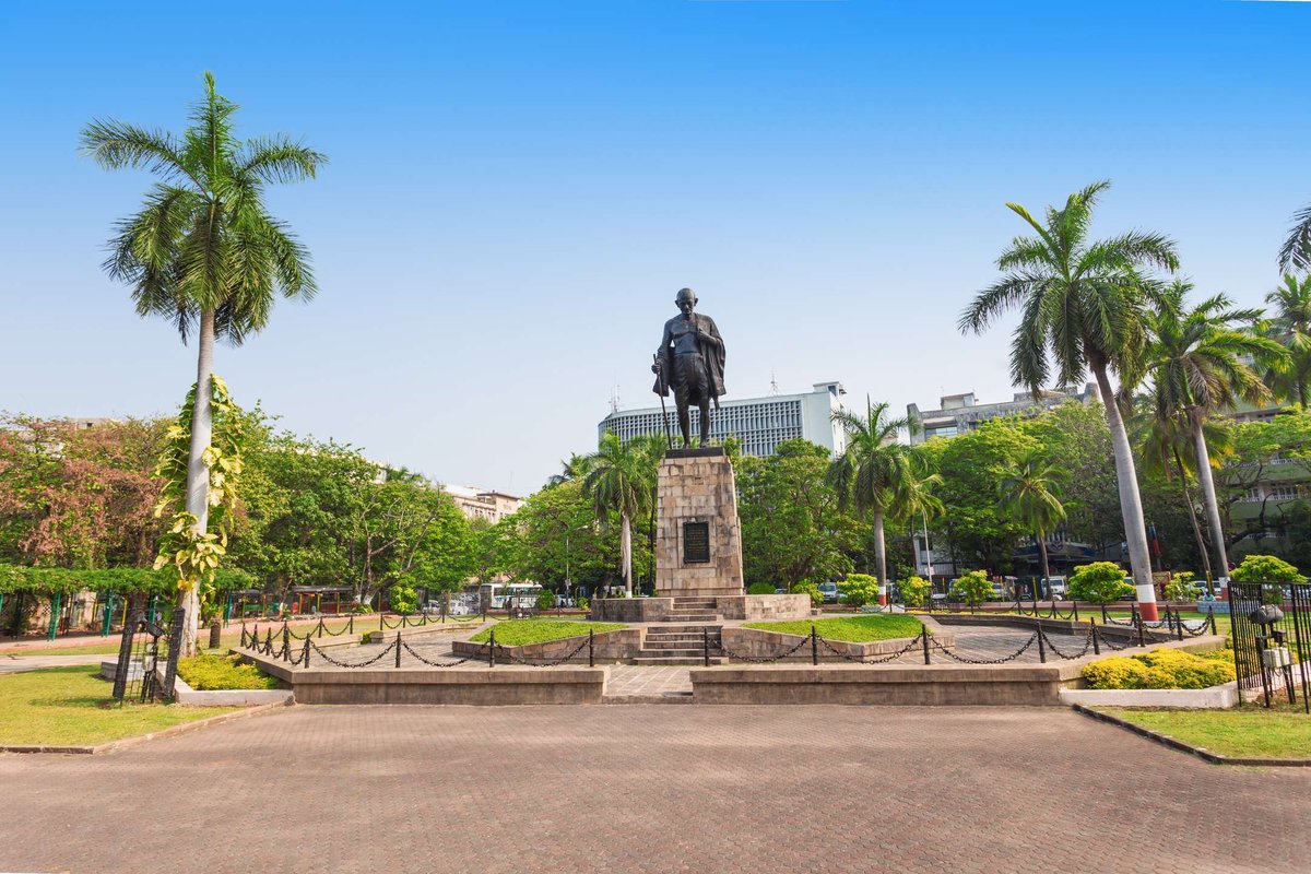 mahatma-gahdhi-statue