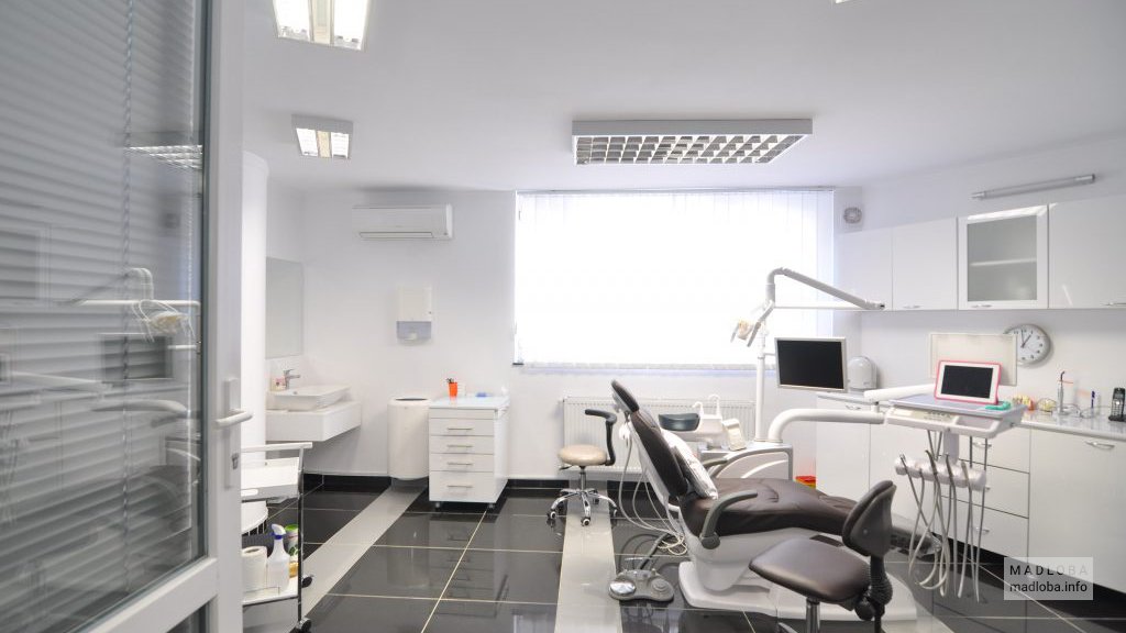 Prosthetics and restoration of teeth at affordable prices in the clinic
