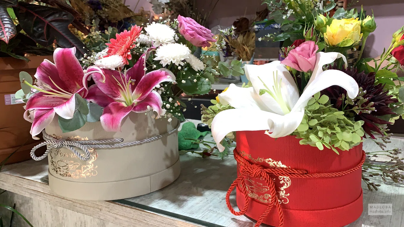 Лилии в цветочном магазине Милан