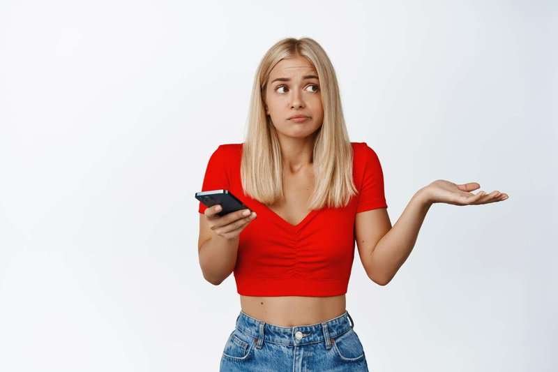 The young blonde doubts the result and shrugs