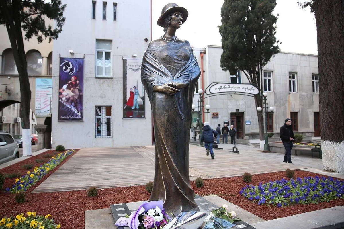 monument to Nato Vachnadze