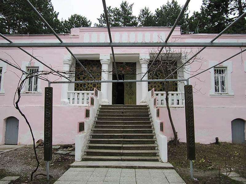 Lesya Ukrainka Museum in Surami