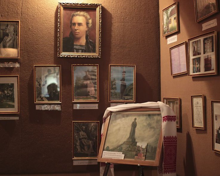 Фотографии в музее Леси Украинки Сурами