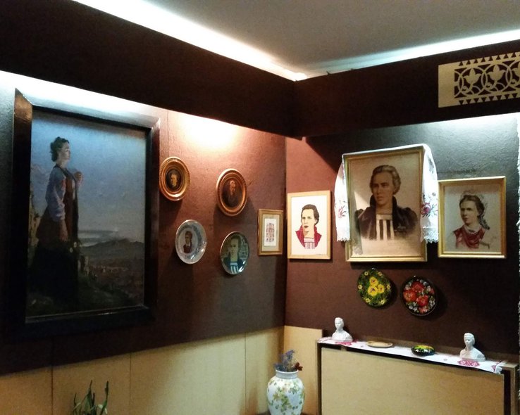 Фотографии и портреты Леси Украинки в музее Сурами