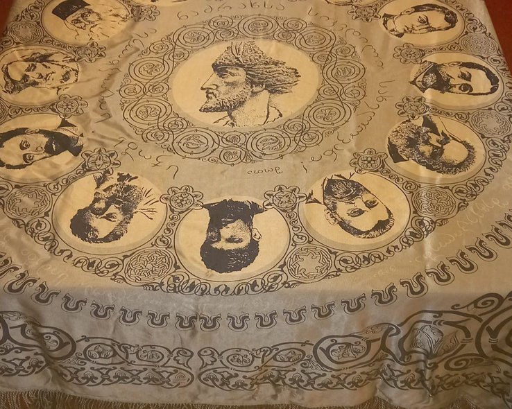 Старинная шелковая скатерть в музее Иосифа Нонешвили